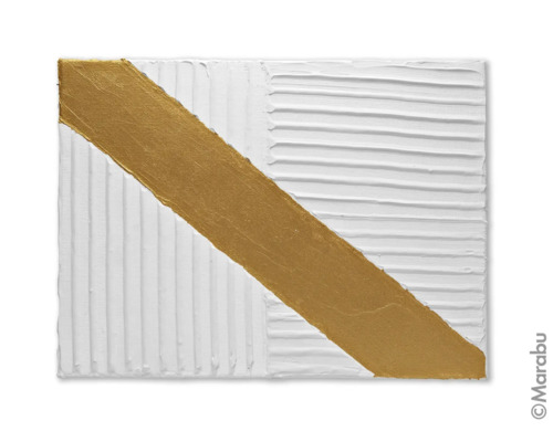 Dekoratives abstraktes Wandbild mit goldenem diagonalem Streifen
