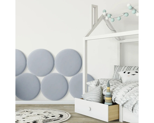 Kinderzimmer mit Wandpaneelen, Teppich und Bett im Hausdesign