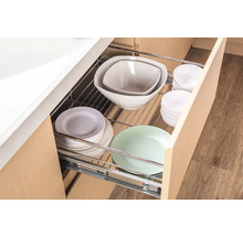 Auszugschrank mit Geschirr
