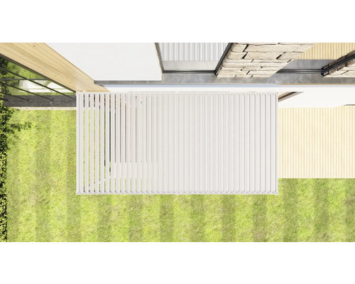 Draufsicht einer Terrassenüberdachung auf einer Rasenfläche.