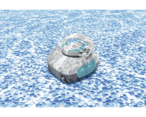 Poolreinigungsroboter im Wasser
