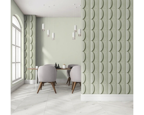 Helles Esszimmer mit Esstisch, Stühlen, Pendelleuchten und Wandpaneelen in Halbkreisform