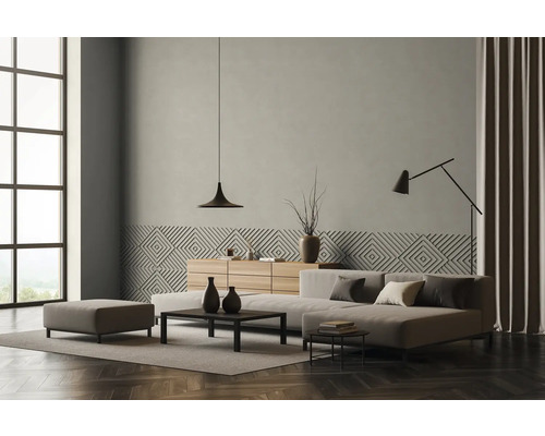 Wohnzimmer mit Sofa, Couchtisch, Kommode, Lampe und Dekoration