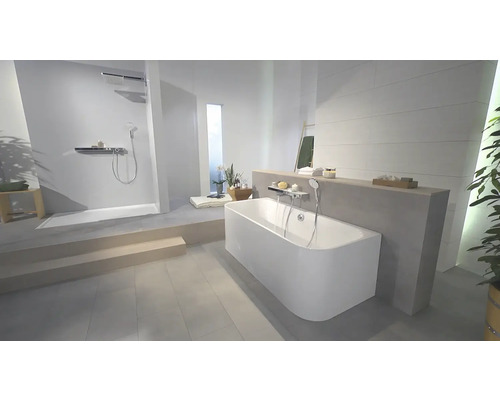 Modernes Badezimmer mit freistehender Badewanne und begehbarer Dusche