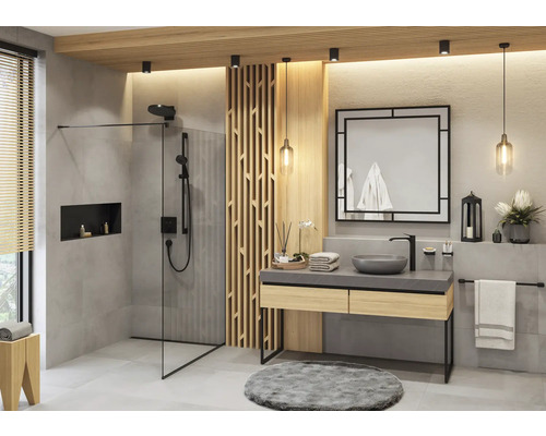 Modernes Badezimmer mit Dusche, Waschtisch, Spiegel und Beleuchtung