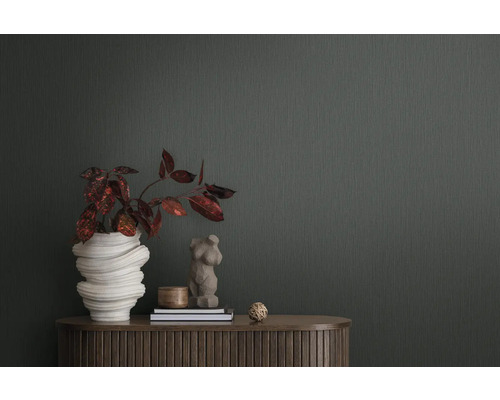 Nahaufnahme einer Wand mit einer Tapete mit leichter Struktur