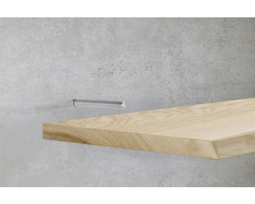 Holzregal mit Regalträger an einer Wand