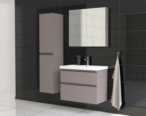 Modernes Badezimmer-Set mit Waschtischunterschrank, Spiegelschrank und Hochschrank vor schwarzem Fliesenhintergrund