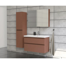 Badezimmer mit Waschtisch, Spiegelschrank und Hochschrank