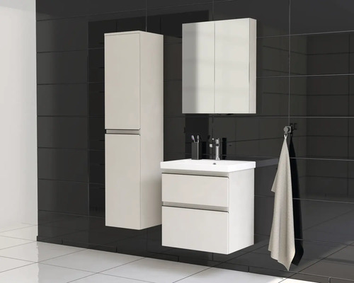 Modernes Badezimmer mit Waschtisch, Spiegelschrank und Hochschrank