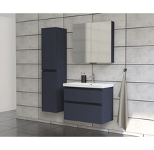 Modernes Badezimmerensemble mit Waschtisch, Spiegelschrank und Hochschrank