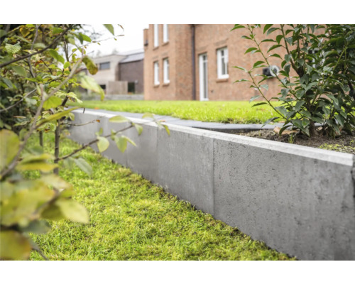 Beton Rasenkante im Garten