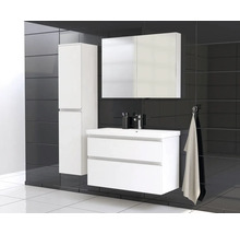 Badezimmer mit Waschbeckenunterschrank, Spiegelschrank und Hochschrank