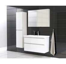 Badezimmer mit Waschtischunterschrank, Spiegelschrank und Hochschrank