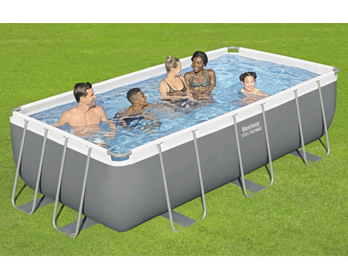 Rechteckiger Stahlrahmenpool Bestway Steel Pro Max mit Personen im Wasser auf einer Rasenfläche