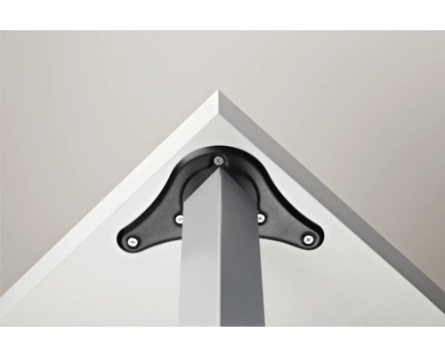 Detailaufnahme eines Tischbeins, das mit einer schwarzen Halterung an einer Tischplatte befestigt ist, mit Schrauben befestigt.