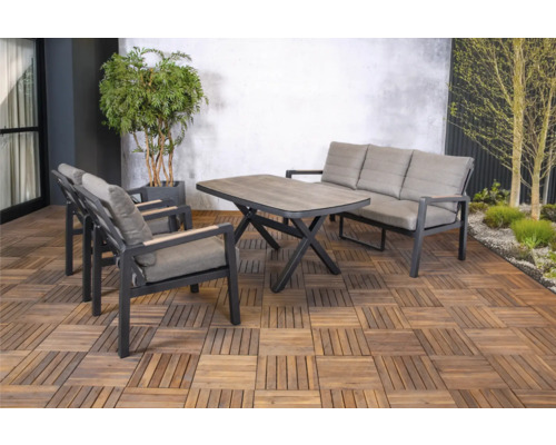 Gartenmöbelset mit Tisch, Bank und Stühlen auf Holzfliesen