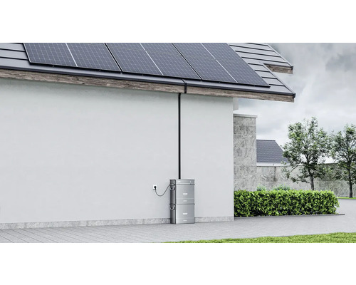 Haus mit Solaranlage und Energiespeicher zur Stromerzeugung