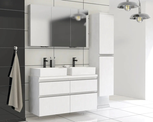 Modernes Badezimmerensemble mit Waschtischunterschrank, zwei Waschbecken, Spiegelschrank und Hochschrank