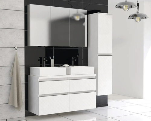 Modernes Badezimmer mit Waschtisch, Spiegelschrank und Hochschrank in Weiß