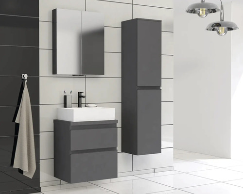 Badezimmer mit Waschtisch, Spiegelschrank und Hochschrank in modernem Design