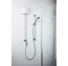 Badezimmeransicht mit elektronischem Durchlauferhitzer und Handbrause