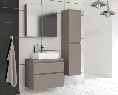 Modernes Badezimmer mit Waschtisch, Spiegelschrank und Hochschrank