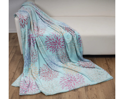 Decke mit Blumenmuster auf einem Sofa