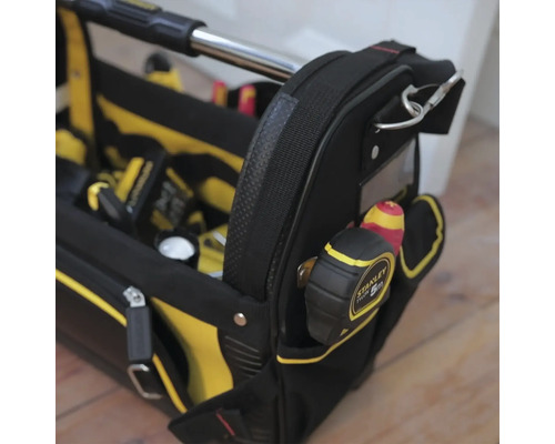 Gefüllte Werkzeugtasche mit Werkzeugen