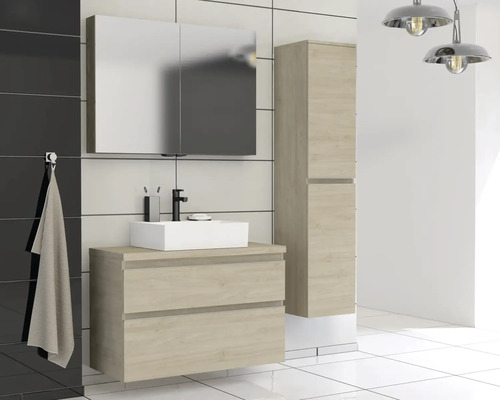 Modernes Badezimmer mit Waschtischunterschrank, Spiegelschrank und Hochschrank in Holzoptik