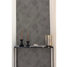 Graue gemusterte Tapete an einer Wand