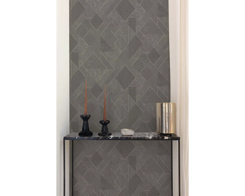 Graue gemusterte Tapete an einer Wand