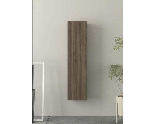Hängeschrank aus Holz an einer Wand
