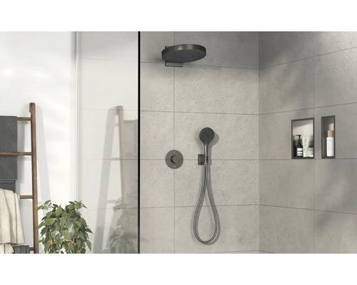 Dusche mit Kopfbrause, Handbrause und Ablagenische