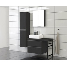 Modernes Badezimmer mit Waschtisch, Spiegelschrank und Hochschrank