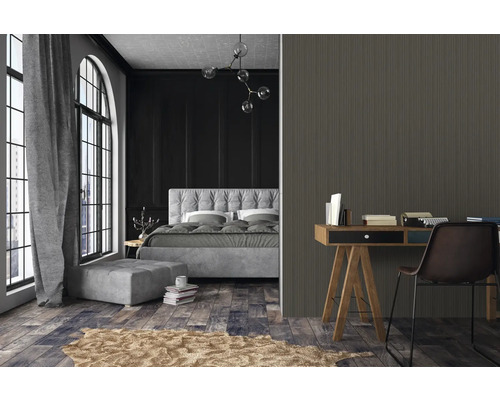 Schlafzimmer mit Bett, Schreibtisch und Dekoration