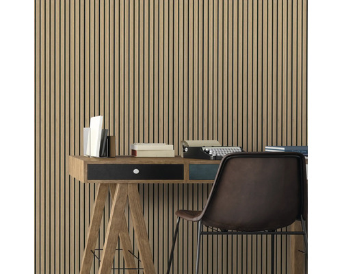 Holzpaneelwand hinter Schreibtisch mit Büroutensilien und Stuhl