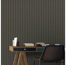 Wandgestaltung mit gerippter Tapete im Arbeitszimmer