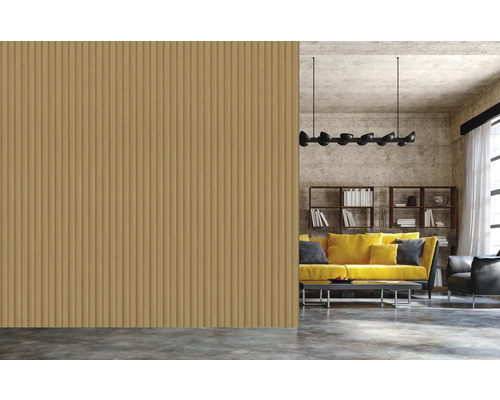 Wohnzimmer mit Wandpaneelen, Sofa, Regal und Pendelleuchte.