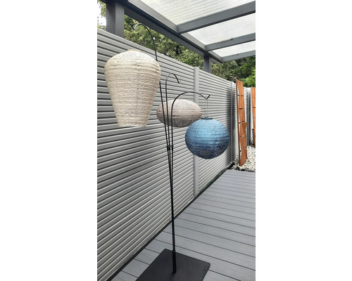 Stehleuchte mit drei Papierlaternen für den Außenbereich