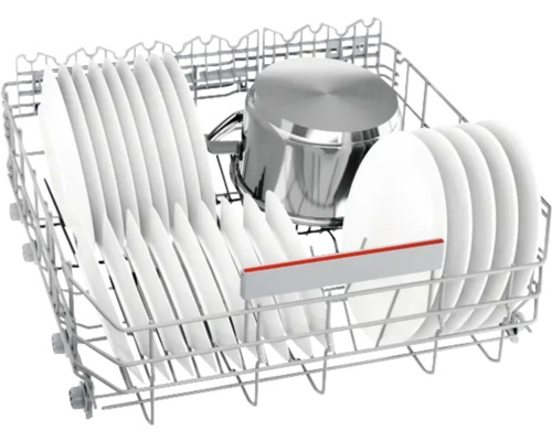 Geschirrspüler-Korb mit Geschirr und Topf