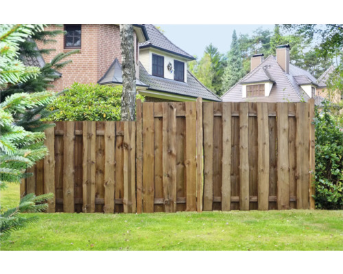 Holzzaun im Gartenbereich