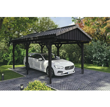 Auto unter einem Carport im Garten.