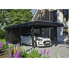 Carport mit Geräteschuppen und geparktem Auto vor einem Wohnhaus