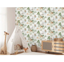 Kinderzimmer mit Tipizelt und Tapete mit Tiermotiv.