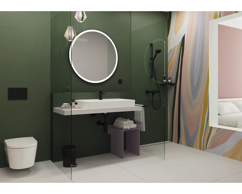 Modernes Badezimmer mit Waschtisch, Spiegel und Toilette vor grüner Wand