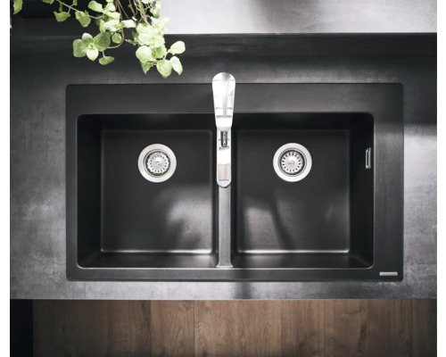 Doppelspülbecken mit Armatur für die Küche