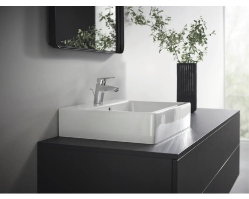 Badezimmerwaschtisch mit Aufsatzwaschbecken, Armatur, Spiegel und Dekoration