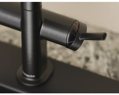 Schwarze Küchenarmatur mit Temperaturregler