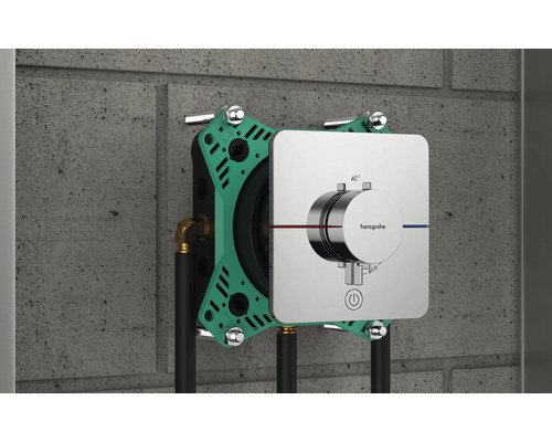 Unterputz Thermostatarmatur mit Hansgrohe Logo an einer Betonwand